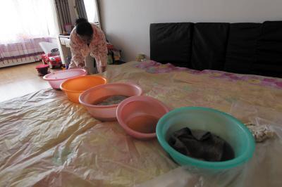 东至楼上漏水，住户失联，小区没物管，业主维权难！律师来支招……
